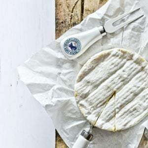 Bloomy rinded cheese by Margaret Jaszowska, Unsplash