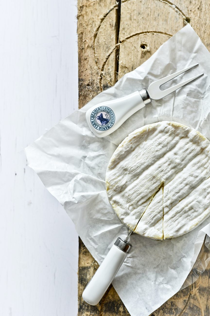 Bloomy rinded cheese by Margaret Jaszowska, Unsplash